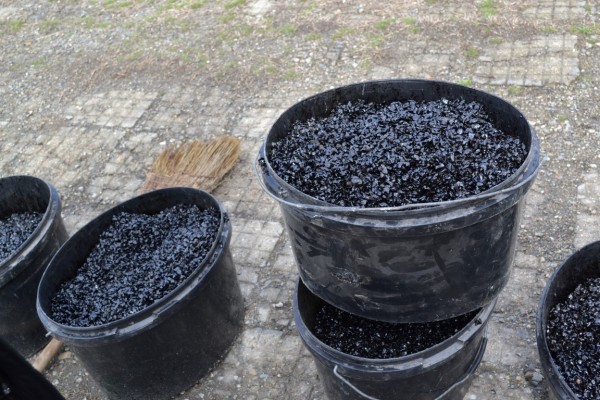 Във връзка с две граждански публикации в сайта Kazanlak.com в секция РепорТИ, които касаят неизправност в пътната настилка намираща се на булевард “Никола Петков“ 51