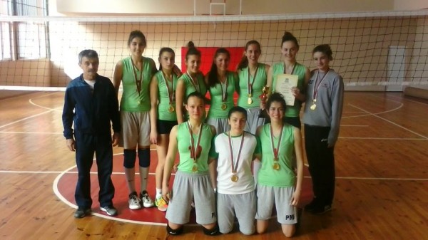 Приключиха ученическите игри по волейбол за юноши и девойки 8-10 клас / Новини от Казанлък