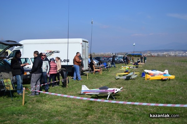 В Казанлък авиомоделистите откриха новия сезон