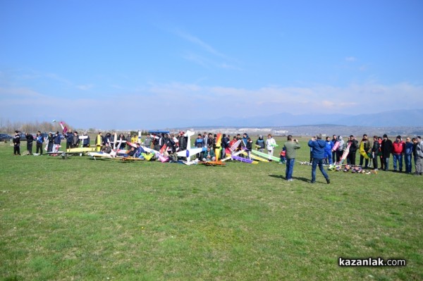 В Казанлък авиомоделистите откриха новия сезон