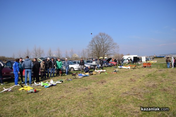 В Казанлък авиомоделистите откриха новия сезон