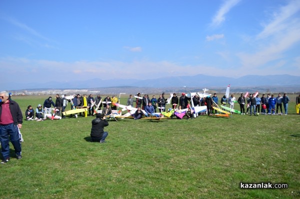 В Казанлък авиомоделистите откриха новия сезон