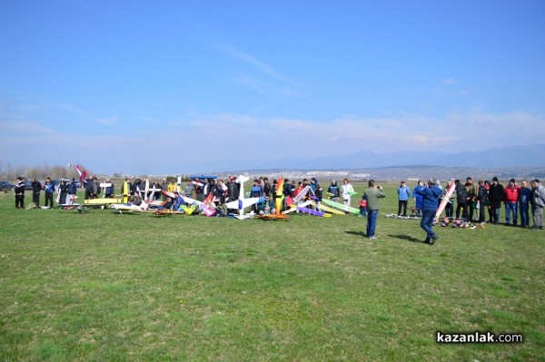 В Казанлък авиомоделистите откриха новия сезон