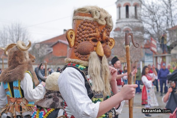 Над 800 участници от цялата страна на маскарада “Старци в Турия“ 