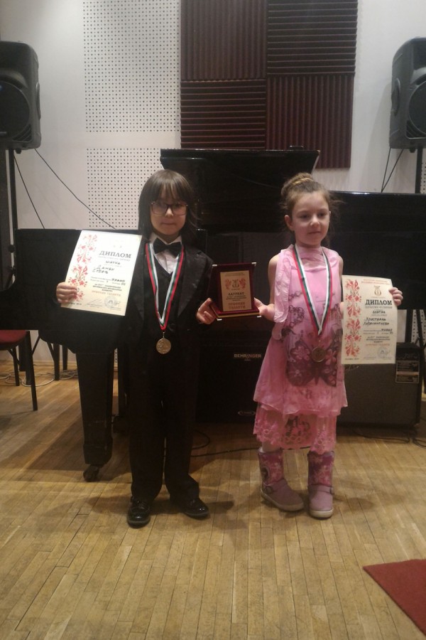 Пианистите на Елена Юлиянова спечелиха 9 награди от конкурса „Орфееви таланти“