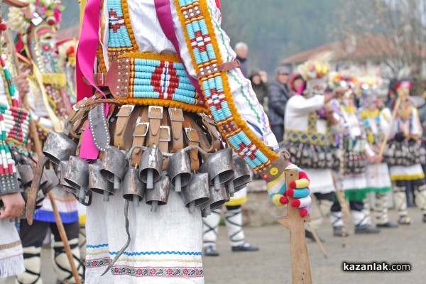 Над 800 участници от цялата страна на маскарада “Старци в Турия“ 