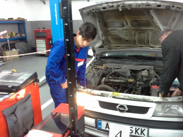 Дванадесетокласници на ПГТТМ Казанлък станаха втори на регионало състезание