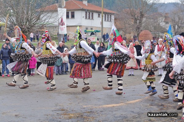 Над 800 участници от цялата страна на маскарада “Старци в Турия“ 