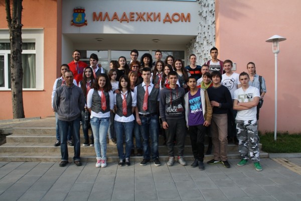 Ученици от  ПГ по лека промишленост и туризъм в Казанлък презентираха проект за екотуризъм