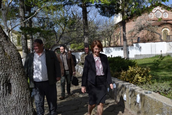 Повече залесяване и контрол пожела на местните горски служители Кметът на Община Казанлък на откриването на Седмицата на гората - 2016 г в гр.Шипка