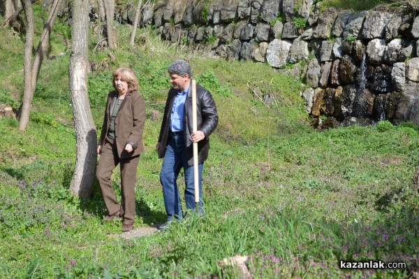 Горското стопанство с помощта на казанлъшките кметове залесява над Шипка днес