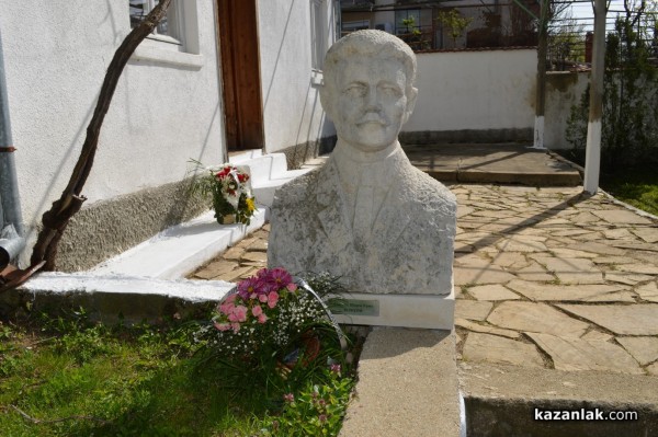 Горското стопанство с помощта на казанлъшките кметове залесява над Шипка днес