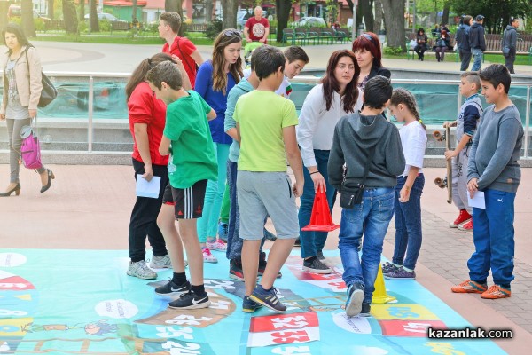 Деца се забавляваха с игри и рисуване в парк „Розариум“ 