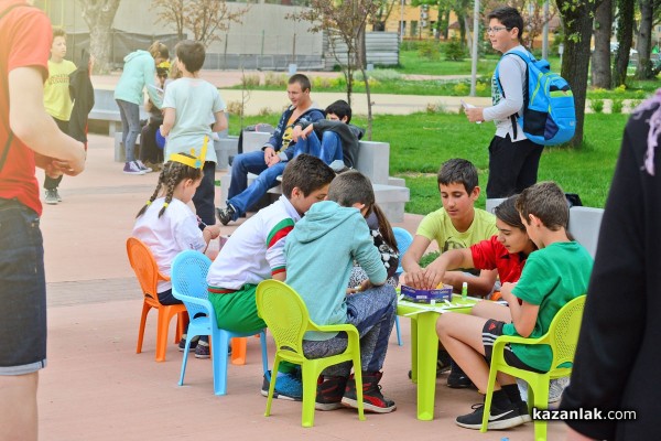 Деца се забавляваха с игри и рисуване в парк „Розариум“ 