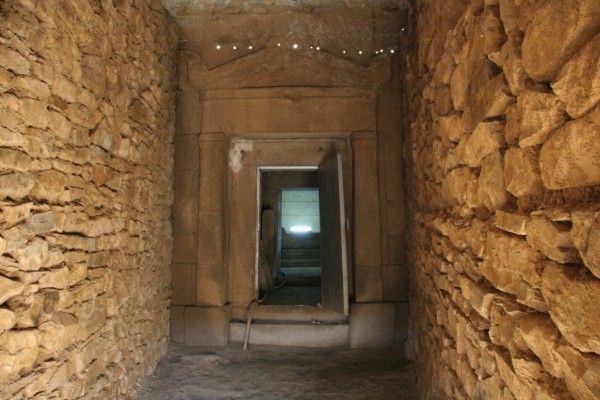 Първа копка даде начало на строителните работи по възстановяване и опазване на тракийските могили „Хелвеция“ и „Грифони“