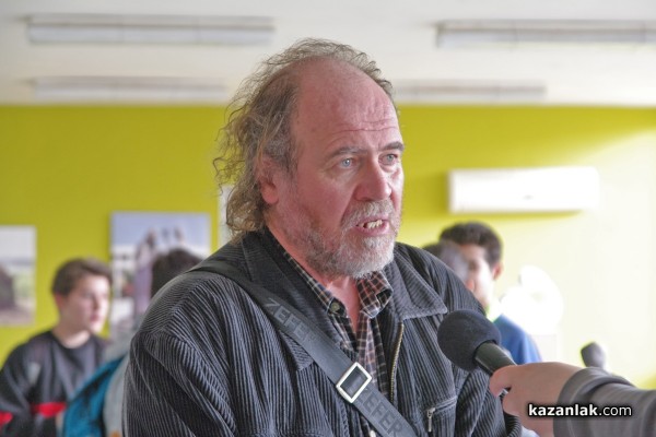 Талантливи скулптури завършили Художествената гимназия подредиха изложба в Казанлък