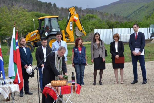 Първа копка даде начало на строителните работи по възстановяване и опазване на тракийските могили „Хелвеция“ и „Грифони“