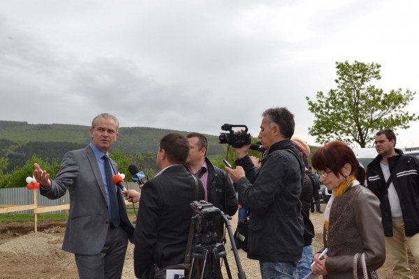 Първа копка даде начало на строителните работи по възстановяване и опазване на тракийските могили „Хелвеция“ и „Грифони“