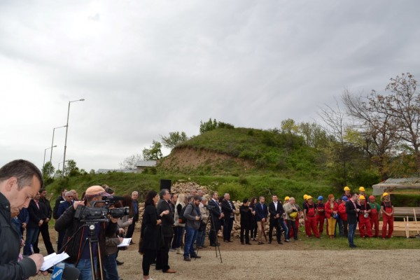 Първа копка даде начало на строителните работи по възстановяване и опазване на тракийските могили „Хелвеция“ и „Грифони“