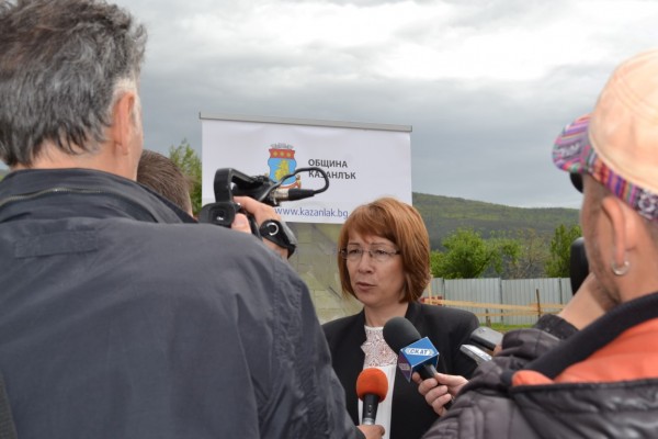 Първа копка даде начало на строителните работи по възстановяване и опазване на тракийските могили „Хелвеция“ и „Грифони“