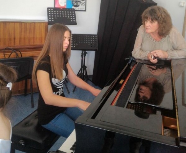 Пианистите на Елена Юлиянова с награди от „Орфеева дарба“