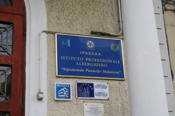 Преподаватели от ПГЛПТ реализираха успешен проект в Италия