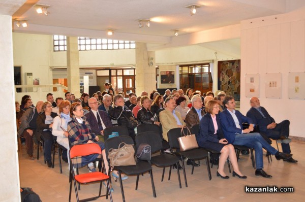 Проф. Николай Овчаров представи своята книга „Археолог. От “Осанна! до “Разпни го!“