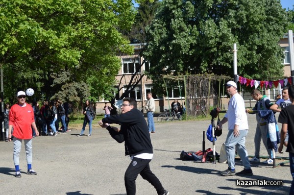  Американци пристигнаха в Казанлък, за да учат деца на бейзбол