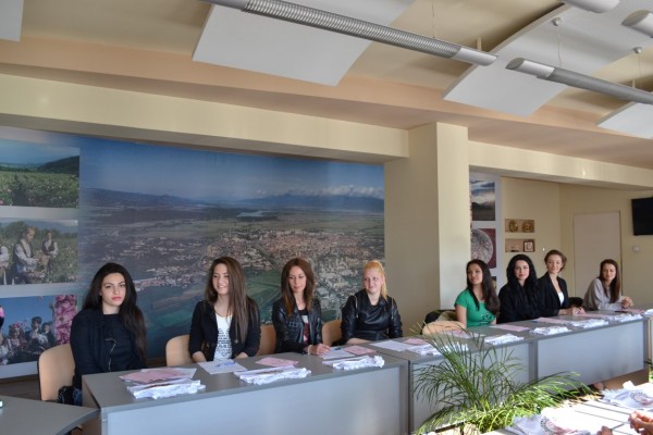 Кметът на община Казанлък се срещна с кандидатките за „Царица Роза - 2016“