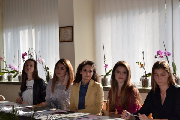 Кметът на община Казанлък се срещна с кандидатките за „Царица Роза - 2016“