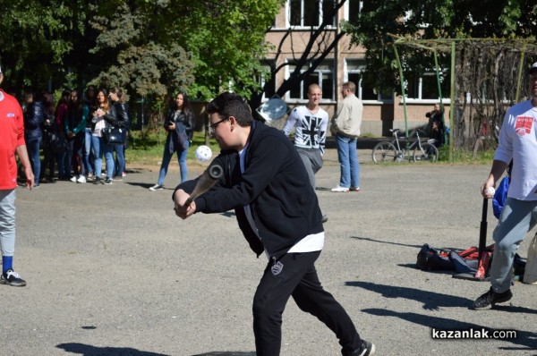  Американци пристигнаха в Казанлък, за да учат деца на бейзбол