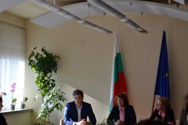 Кметът на община Казанлък се срещна с кандидатките за „Царица Роза - 2016“
