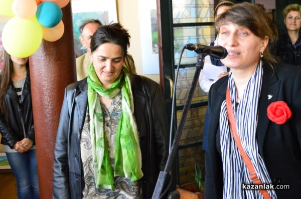 В Казанлък бе открит Празника на цъфналите вишни /видео/