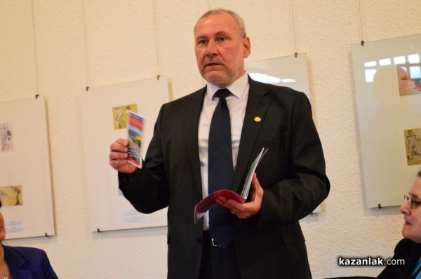 Проф. Николай Овчаров представи своята книга „Археолог. От “Осанна! до “Разпни го!“