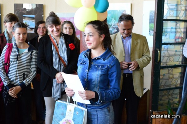 В Казанлък бе открит Празника на цъфналите вишни /видео/