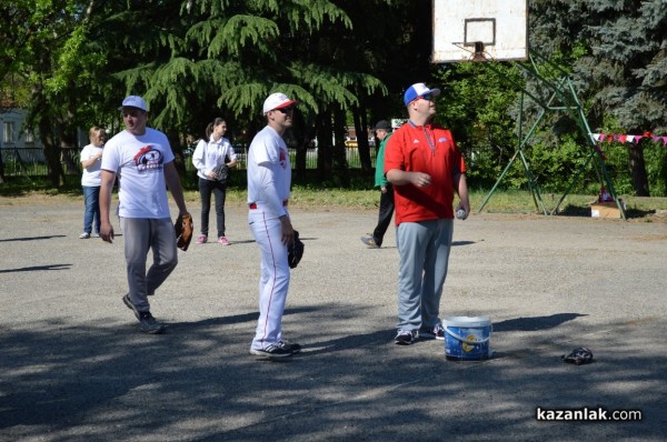  Американци пристигнаха в Казанлък, за да учат деца на бейзбол