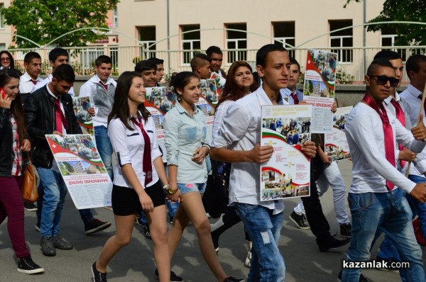 С шествие по улиците на Казанлък Механото отбеляза своята 91-годишнина