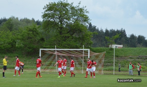 „Розите“ забиха 9 гола във вратата на бургаските „акули“