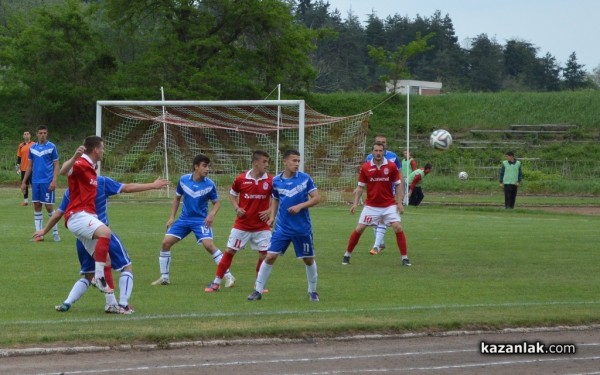 „Розите“ забиха 9 гола във вратата на бургаските „акули“