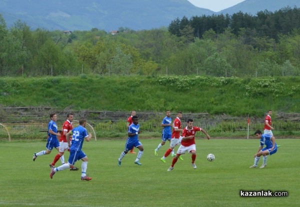 „Розите“ забиха 9 гола във вратата на бургаските „акули“