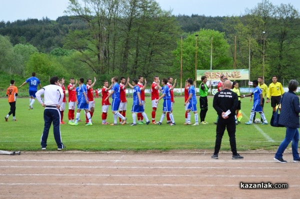 „Розите“ забиха 9 гола във вратата на бургаските „акули“