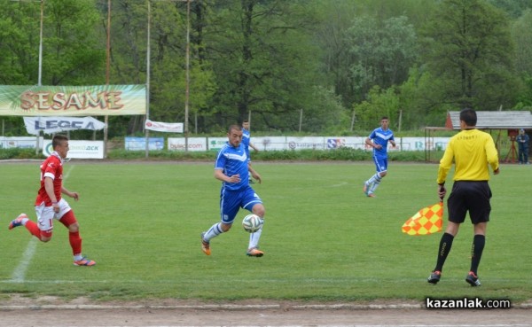 „Розите“ забиха 9 гола във вратата на бургаските „акули“