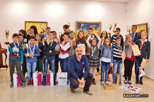 В Казанлък наградиха най-добрите ученици от Националното състезание по история