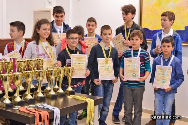 В Казанлък наградиха най-добрите ученици от Националното състезание по история