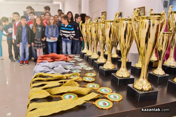 В Казанлък наградиха най-добрите ученици от Националното състезание по история