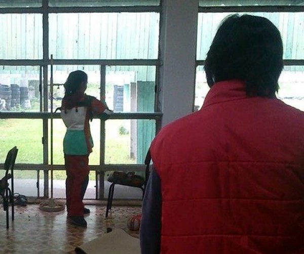 Дарина Петрова с медал от състезание по спортна стрелба в Стара Загора