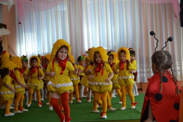 С феерия от музика и танци децата на ОДЗ №15 „Звънче“ зарадваха кмета на Общината на Великденския си концерт