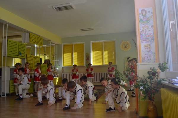 С феерия от музика и танци децата на ОДЗ №15 „Звънче“ зарадваха кмета на Общината на Великденския си концерт