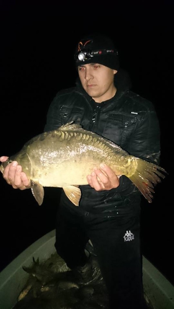 Извадиха и изгориха 3200 метра мрежи от водите на язовирите Копринка и Жребчево