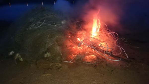 Извадиха и изгориха 3200 метра мрежи от водите на язовирите Копринка и Жребчево